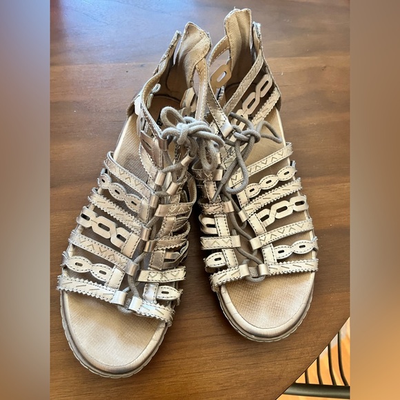 Gold sandals - Picture 3 of 3